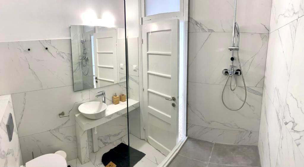 Modern 3Br Maisonette With Garden 10 Min From Acropolis أثينا المظهر الخارجي الصورة